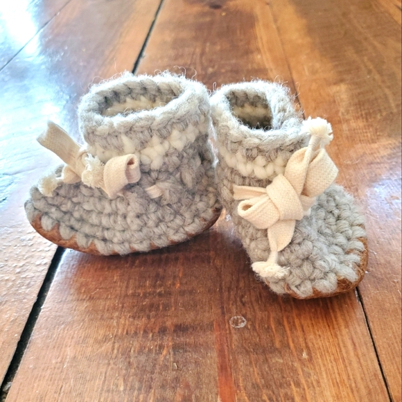 Wool Baby Booties - Picture 1 of 4
